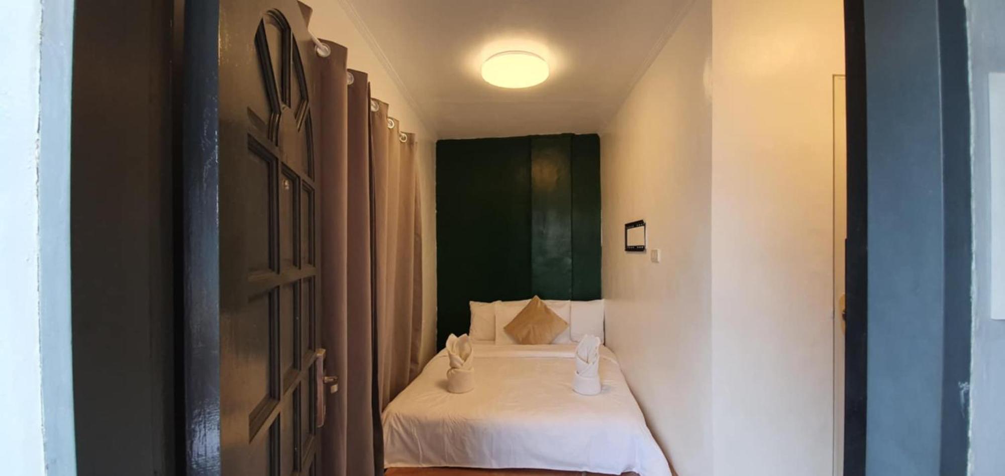 Aj Tourist Inn Корон Экстерьер фото