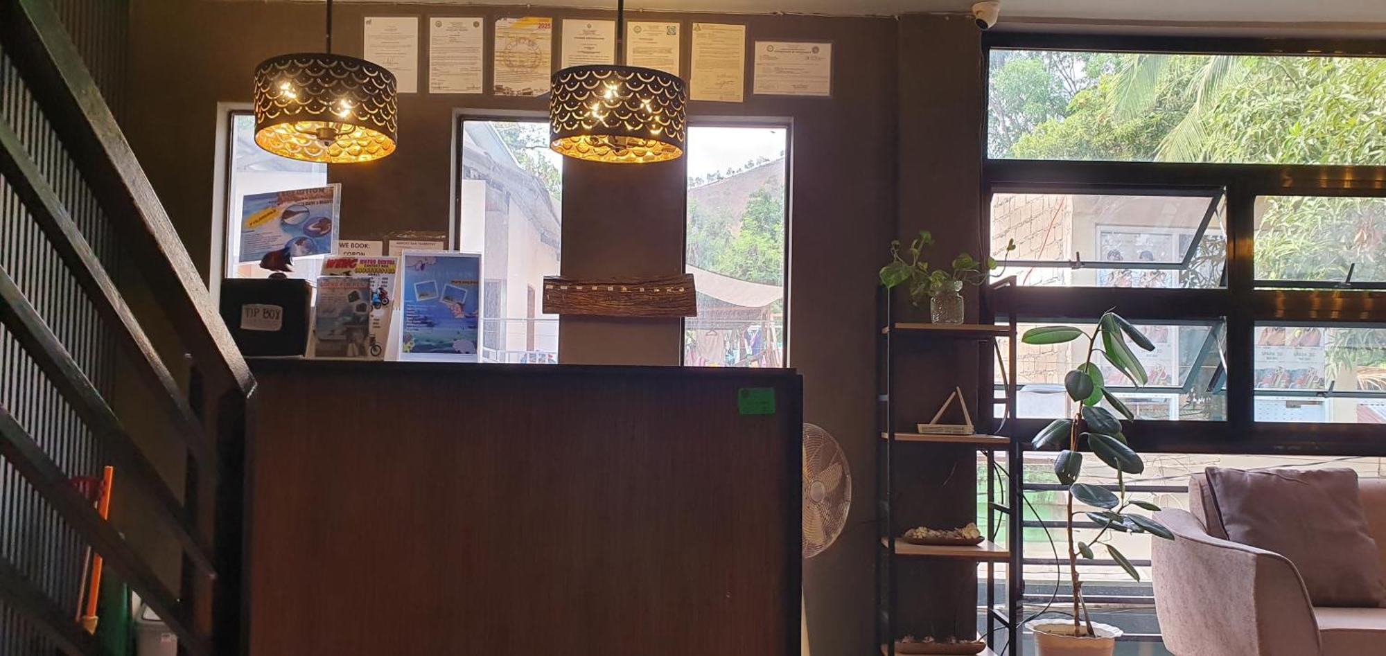 Aj Tourist Inn Корон Экстерьер фото